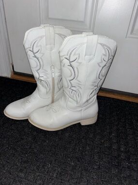 Kids size 5 cowgirl boots